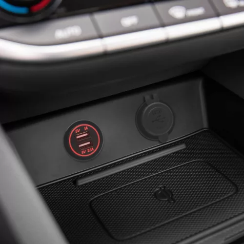 MNC 54926RD Szivargyújtó helyére beépíthető USB aljzat,