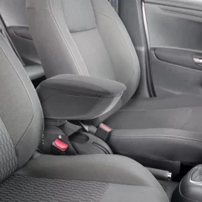   MNC 55798A Univerzális autós könyöklő tárolórekesszel - fekete