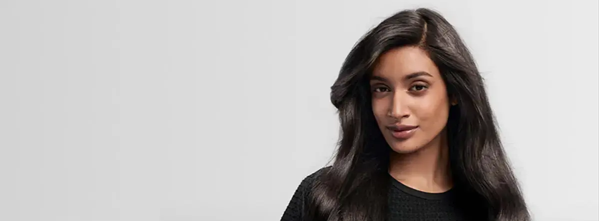 Hosszú haj a 90-es évek stílusában