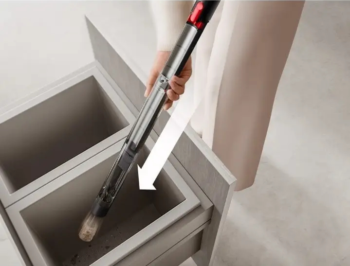 Higiénikus, fecskendős rendszerű portartályürítés